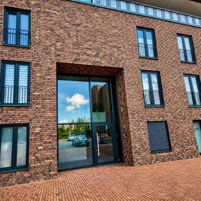 Moderne Aluminium-Haustür in Anthrazit